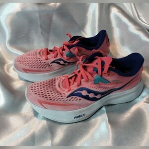 Women's Saucony Tennis Shoes . Running, walking or casual. Size 8
